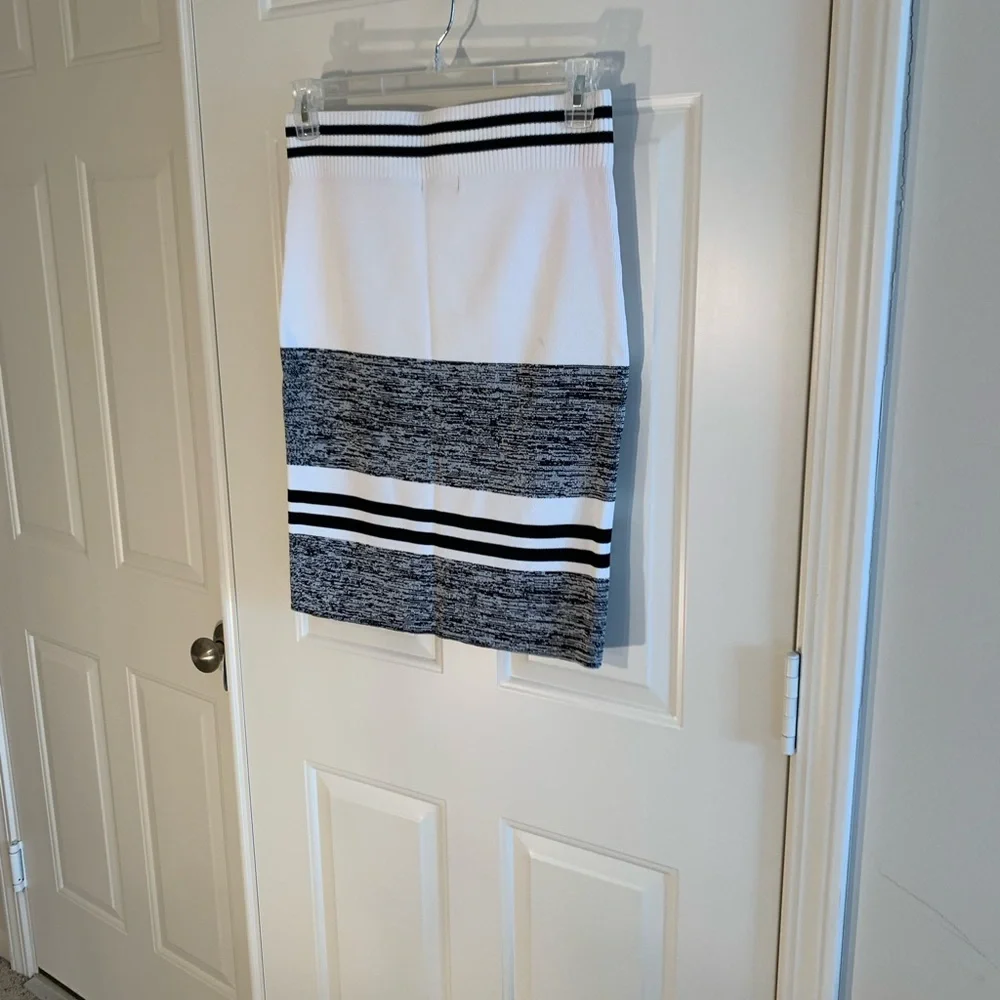 Calvin Klein white skirt with black stripes - Picture 4 of 4
